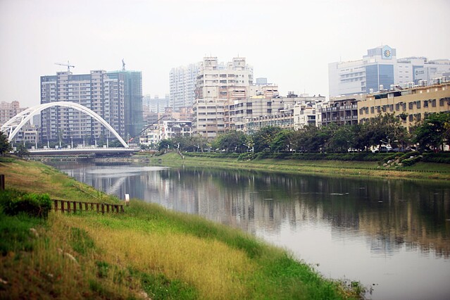 預售市場冷風吹！台中、高雄交易量腰斬…下半年恐還藏4大考驗 ∣ 實價登錄比價王